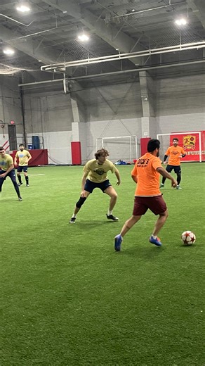 When the temps drop, we just take the competition inside. 😤🔥Indoor Valeo leagues are open and filling up fast! 🚨FLASH SALE🚨Tuesdays Coed @ Valeo $20 OFF Indy registration! Use code: TUENEWTON20 🔹Interested in $100 OFF a full team? Email aidan@hubsportsboston.com | HUB Sports Boston