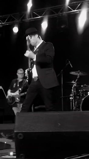 The Shadows: Apache (GUITAR Instrumental)