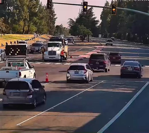 Dash Cam bro, I don't understand how people get their drivers license.
