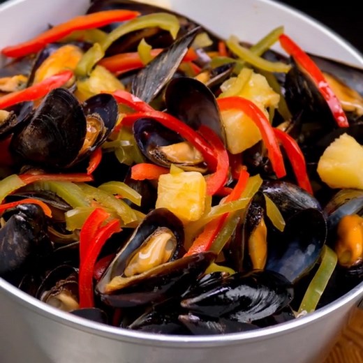 Ease into #MusselMonday with Sweet and Sour PEI Mussels! These tasty...