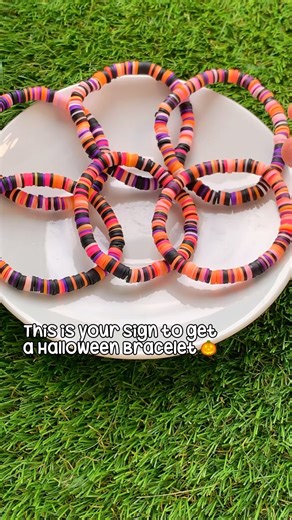 Link in Bio! 🧡👻 #algorithm #bracelet #claybracelet #braceletmaking #preppy #halloween