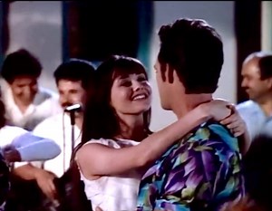 Brenda & Dylan 🩷 I always loved this sneaky little trip to Baja. I was a pre-teen and thought it couldn’t get more romantic. Now, the scene hits differently, of course. But this is how I’ll always like to think of Luke & Shannen. | We Don't Wanna Grow Up Podcast