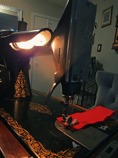 This Singer 99K has been sewing for over a century. Built to last, not built for profit. still sewing strong over 100 years later. Quality tells its own story, vintage items were made to last, newer productions are made for profits. thank you @Isaiah brownrigg ♡♡