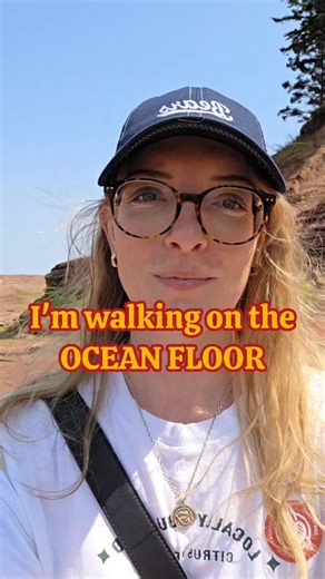 Helena | UK Travel Blogger on Instagram: "ad You can stand on the ocean floor here in Nova Scotia's Bay of Fundy - home to the highest tidal range IN THE WORLD 🌎 That means that the difference between the highest point at high tide and the lowest point at low tide is the biggest in the world and is a WHOPPING 16 METRES! For context, the average global tidal range is just 1 metre. Here at the Burntcoat Head Park, you can actually go out and walk on the ocean floor then come back just a few hours