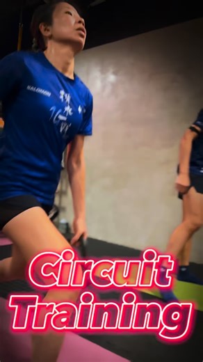 Circuit Training ====================== 1️⃣🔴Hyrox 班 逢星期日12:00-1:00 報名及詳情： https://bit.ly/4izsGwJ 上堂地點：油塘 Tiitan 24 fitness HYROX 官方認可訓練場地 ====================== 因應不同人仕需要會有以下不同明段課堂提供選擇： 2️⃣室內體能訓練班🏋🏻‍♂️，堂地點位於尖沙咀 Alive Fitness ，會運用各種器材做訓練，每位學員上堂時亦會提供Polar OH1心跳臂帶監察進度，每班8~10人。 🟡逢星期二晚7:00~8:00 報名及詳情： https://bit.ly/47N9nMM 🟣逢星期三晚7:00~8:00 報名及詳情： https://bit.ly/4oKUrEK 🟢逢星期三晚8:00~9:00 報名及詳情： https://bit.ly/43AT8Qo 🔵逢星期四晚7:00~8:00 報名及詳情： https://bit.ly/43diKm9 ===================== 3️⃣另有1對1或1對2私