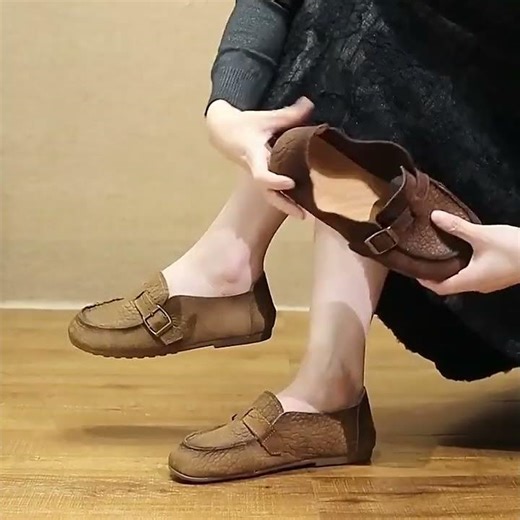 Wide Toe Buckle Cowhide Shallow Mouth Flats