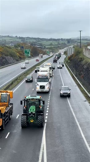 Ireland 🇮🇪 If you’re following from outside Ireland, please show the UK, Europe and the USA that theIrish are fighting back! ☘️Fighting for their livelihoods, fighting for their family, their friends, their country!This is just the beginning 🇮🇪🇮🇪Follow us and share