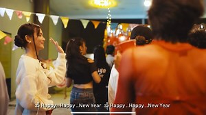 သရုပ်မဆောင်တတ် ဆောင်တတ် scene လေး “နှစ်သစ်ကူးတဲ့အခါ” short clip page မှာ full song နားဆင်လို့ရပါပီ | Phyo Pyae Sone