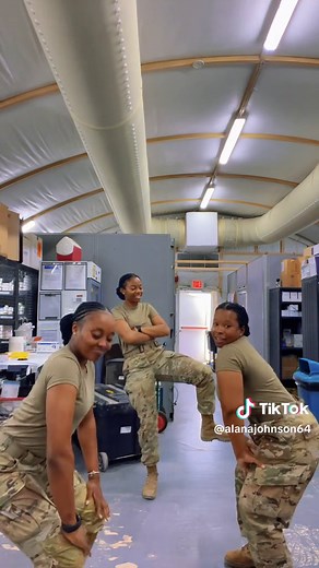 Serving these moves, while serving the country 🫡🇺🇸 #miltok #fyp #viral #army #dreamteam Dc: @Cacherel