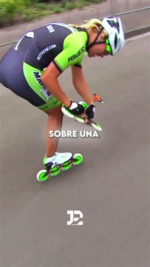 She changed her wheel in the middle of a race... and kept on going! 😱