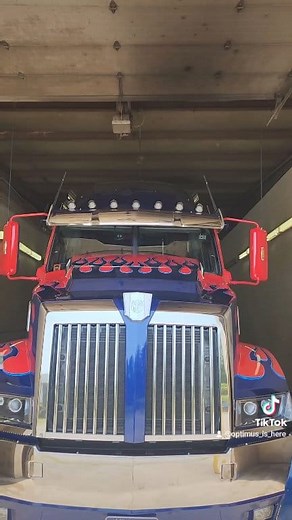 Who dares challenge me 💪💙 #optimusishere #trucktok #fyp #tiktok #optimusprime #transformers #transformerstok #rollout | Optimus Is Here