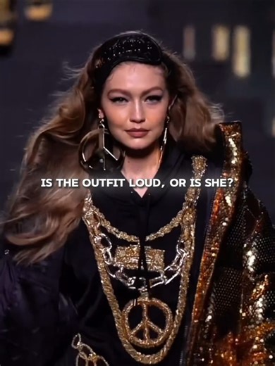 Gigi Hadid | H&M x Moschino 2019 #hmxmoschino #moschino #gigi #runway #fashion