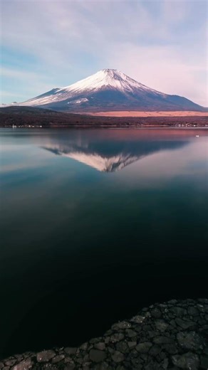 Frozen lake with Mount Fuji in the backdrop 🗻🇯🇵