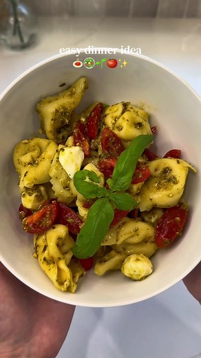 Easy & delicious tortellini pesto salad 🍅🌿✨ Recipe below & follow for more easy meal ideas! . Ingredients: -20 oz family size five cheese tortellini -10 oz cherry tomatoes, quartered -1/2 lemon, juiced -6.7 oz jar basil pesto -8 oz fresh mozzarella pearls, halved or broken up -Salt, to taste -Fresh basil, for topping . 1. Cook tortellini according to package instructions. Drain, rinse with cold water, and let cool. 2. Quarter the cherry tomatoes and add them to a large bowl. 3. Add cooled tort