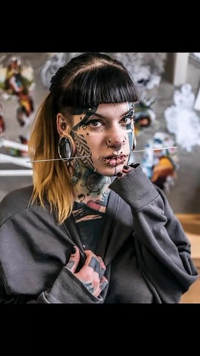 mirka_x_ mythra.. (mèo rừng)sn: 26/1/1992, từng bị gia đình từ mặt vì xăm khắp cơ thể , để rồi trở thành bà trùm stattoo khét tiếng ở baratislava.##