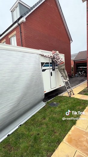 Quickly Set Up the Thule Omnister 1200 Awning