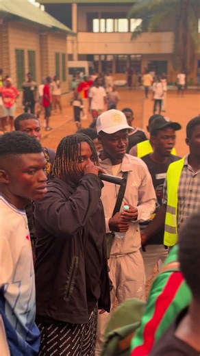 🚨 BOOM ! L’arrivée du Mélangeur et d’Urgence à Taouyah pour le match de gala de soutien au Mélangeur ! 🇬🇳❤️‍🔥❤️🔥🏟️