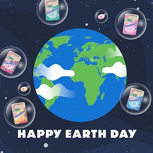Happy Earth Day! 🌍 Celebrate with a burst of freshness and our Pure Fresh gum. Give your paper bottle a second life and remember to recycle! ♻️ | Mentos