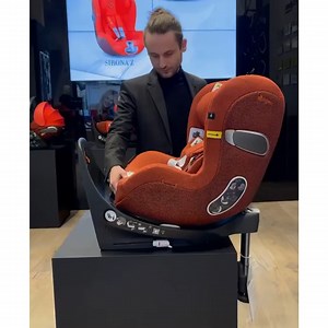 Cybex Sirona Z i-Size 2021 CYBEX brand Platinum car seat with good looks plus the highest safety in the group from newborn to 4 years old. Passed the test from the world-famous ADAC institute from Germany, ensuring the safety of the baby as well. Easy installation with ISOFIX system makes installation easy and 100% accurate. Easy to replace, Sirona Z car seat can be separated from the base and seat. It is convenient for families with many cars that need to lift the car seat frequently. You don't