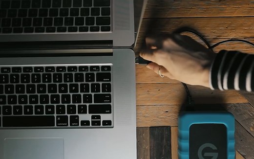 听译作业 | Lightroom 教程 | LR修图必备技巧！| 利用HSL变换区域颜色 & 消除纵向色差 & 调整图片暗角 & 镜头矫正 & 淡化黑眼圈