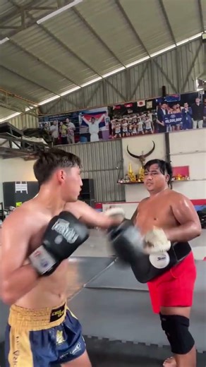 មហាម៉ាត់គេហាត់ចឹងតើបានខ្លាំងដែលឈ្នះដៃគូររហូត #kunkhmer #kunkhmerfighting #boxing #cambodia