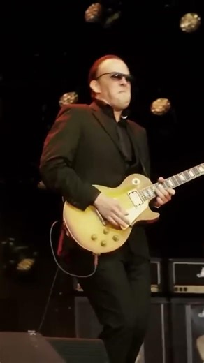 Joe Bonamassa Official - "Let Me Love You Baby" - British Blues Explosion Live