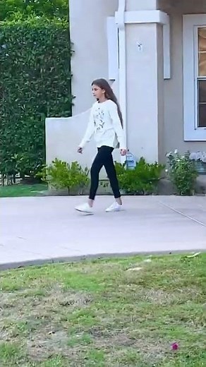 Barvina is following Karolina Protsenko