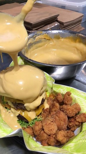 Burger & waffle available at The BRGR outlet. #fyp #jomtravel