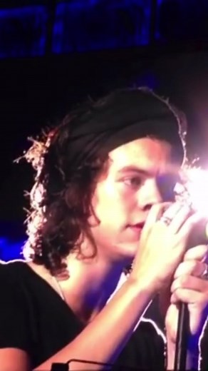 Harry Styles Performs Despite Chest Pains: A Heartfelt Moment