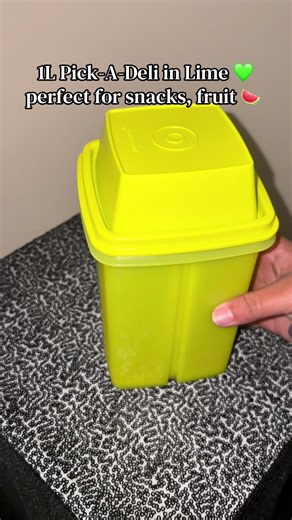 The 1L Pick-A-Deli is the perfect size for fruit, snacks, meal prep, or leftovers! The lime color is so cute and fresh 💚 #tupperware #pickadeli #kitchenorganization