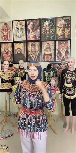 Aksesoris karnaval fashion baju adat Toraja