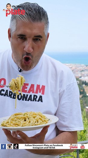 SPAGHETTI ALLA CARRETTIERA – THE SICILIAN TWIST ON AGLIO E OLIO 🍝🌶️ Looking for a bold and simple pasta recipe with real Sicilian flavor? Spaghetti alla Carrettiera is your answer. Made with garlic, chili, extra virgin olive oil, Pecorino cheese, and finished with toasted breadcrumbs, this no-cook sauce is tossed raw through hot pasta for incredible flavor. It’s quick, rustic, and unforgettable. Ready in minutes—perfect for weeknight dinners or lazy weekends. 👉 Get the full recipe here: https