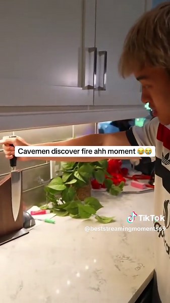 Cavemen discover fire ahh moment 😂😭#fypシ゚viral #fypシ #jasontheween #twitch