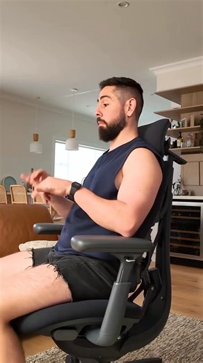 23K views · 204 reactions | Cảm nhận sự thoả mãn của ông anh khi ngồi vô chiếc LiberNovo luôn á. Cre: Insertrichie #vaithuhay #libernovo #ergonnomicchair #ghecongthaihoc | Vaithuhay.com | Facebook