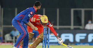 Run-out alert: 1 crease, 2 batsmen