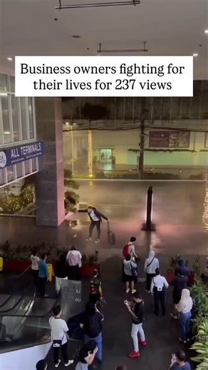 Caroline Flett | INSTAGRAM GROWTH on Instagram: "🤫 Get the algorithm to LOVE your content👇 📣 Comment “DATABASE” if you want access to my Viral Content Database of proven viral content ideas you can post to start hitting 5K - 500K views. You’re not afraid to spend time creating content if it means growing your audience and your business… But you find yourself wasting hours scrolling and guessing about what type of content to create, only to post reels that still aren’t getting you the 5K - 100