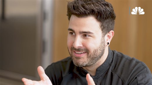 Is a hot dog a sandwich? 🌭 Decathlete Trey Hardee drops a HOT TAKE on #BreakingBaguettes 🥖 with Chef Kevin D'Andrea from Top Chef. 👨‍🍳 https://on.nbcdfw.com/R76bqGX | NBC DFW