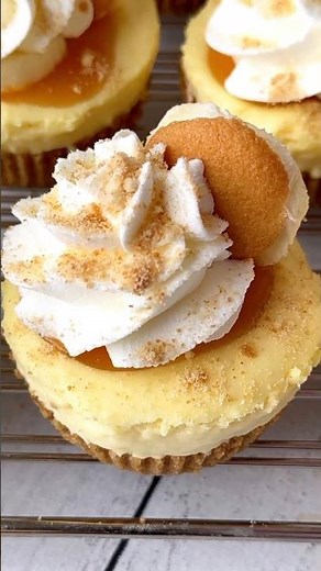 No-Bake Caramel Banana Pudding Cheesecake Delight 🍌🍰