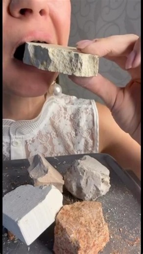 ASMR crunch of crespy clay eating 🤤😍 #eatingclay #crunchycrumbles