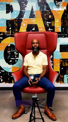 Video Production Video Editing Experts on Instagram: "🎥 TIP #10 – Light It Right Listen… you can have the best phone, the cleanest lens, and the strongest message — but if your lighting is trash, your entire video falls apart. A simple ring light can transform how your audience sees you. Lighting = credibility. Lighting = confidence. Lighting = conversion. When you light yourself right, you don’t just look better… your brand looks stronger. 🔥 Comment LIGHT IT RIGHT if you're leveling up your s