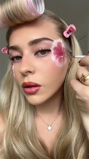 Cutest Makeup hack 💖🌸.