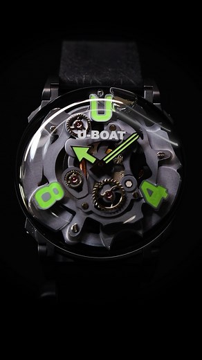 AT WATCHES AND WONDERS U-BOAT PRESENTS U-65: THE HYPERCURVED WATCH THAT BREAKS THE RULES In a world dominated by sharp angles and rigid geometries, where everything seems boxed in and devoid of imagination, U-BOAT, the Lucca-based brand by Italo Fontana, challenging conventions for 25 years, is ready to “break down the wall” with a revolutionary collection of timepieces: the U-65. A true manifesto of creativity and nonconformity U-65 features an ultra-domed sapphire crystal, available in satin-f