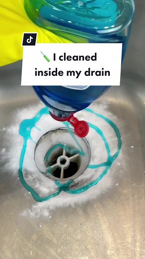 This is so disgusting, you won’t believe what I found in my drain 😫 #cleaningtiktok #homehacks #homehackswithcarolina #cleaningtips