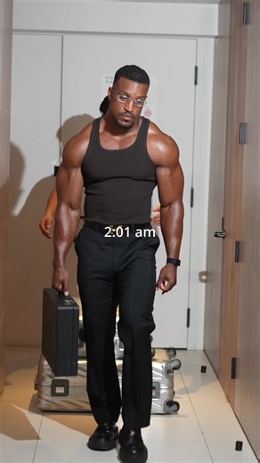 Non stop daily routine by Ashton 😱🇺🇸🏋🏿‍♂️ #ashtonhall #fitnesstips #dailyroutine #newyork #unitedstates