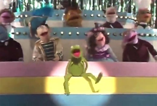 The Muppet Show’ premiered as a regular weekly series 49 years ago, September 5, 1976…. #TheMuppetShow #ItsTimeToPlayTheMusic #ItsTimeToLightTheLights #MuppetMagic #MuppetMania #MuppetTime #KermitTheFrog #MissPiggy #FozzieBear #WakaWaka #MuppetFans | Chris Clark Sports