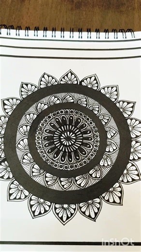 Easy black and white mandala design 💕.