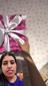 Con un poco de creatividad y materiales sencillos puedes hacer una cartera de huevo con una sorpresa adentro 🎨💖 Ideal para regalar, decorar o divertir a los niños con manualidades únicas 🐣✨ ¡Mira hasta el final, te encantará la sorpresa! 🎁 #fblifestyle #DIYGift #CreativeCrafts | Mayrasak