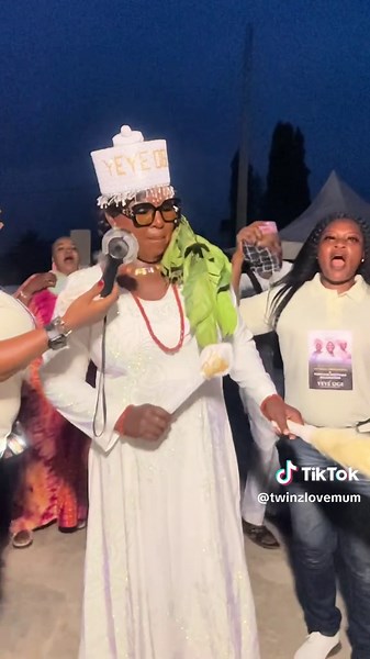 Anu ni mori gba outfit @Ibkclothiers my crown @Taiwo onileke