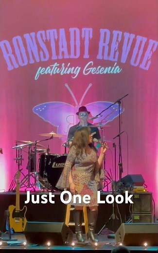 Linda Ronstadt recorded Just One Look for her album Living In The USA released in 1978.