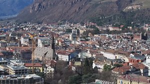 Bolzano, Italien: Dolomitterne taget fra en drone